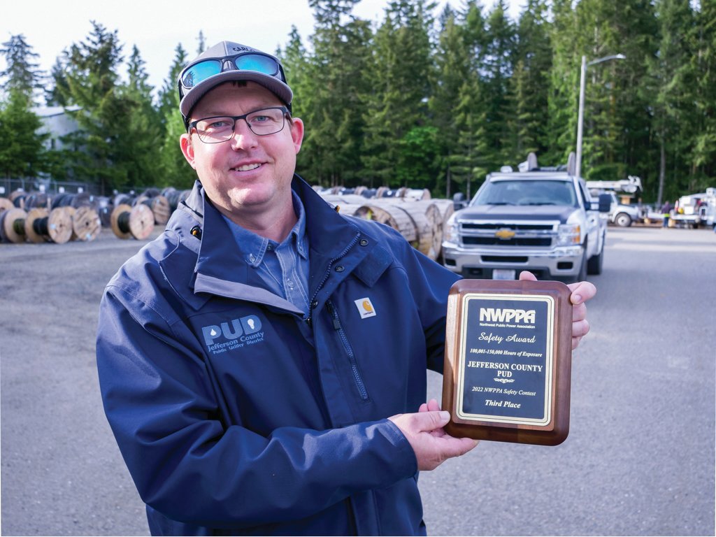 Josh Garlock, PUD Electric Superintendent poses with the NWPPA Safety award.
